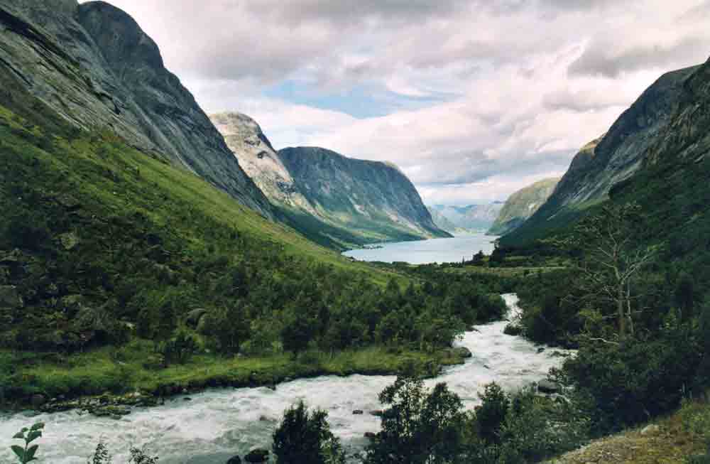 Noruega 039 - fiordo - 2001.jpg